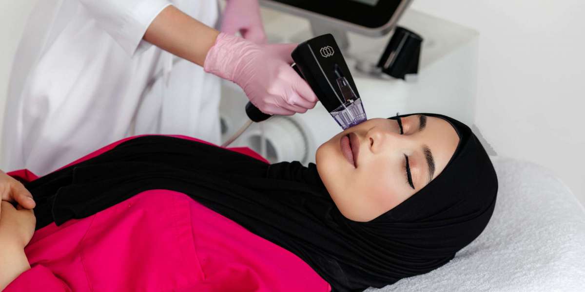 How Fractional RF Microneedling in Islamabad Tightens Sagging Skin